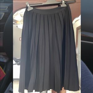Authentic Louis Vuitton pleated skirt. Knee length with elastic waist. Size S